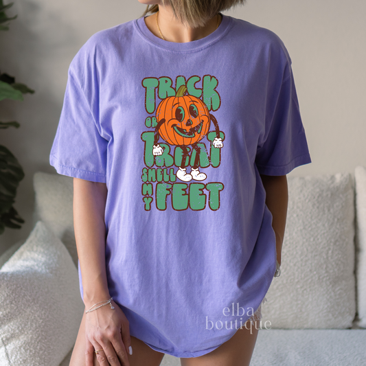 Trick or Treat Smell my Feet Cute Halloween T-Shirt