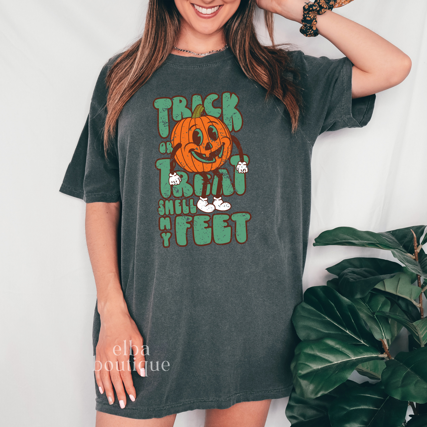 Trick or Treat Smell my Feet Cute Halloween T-Shirt