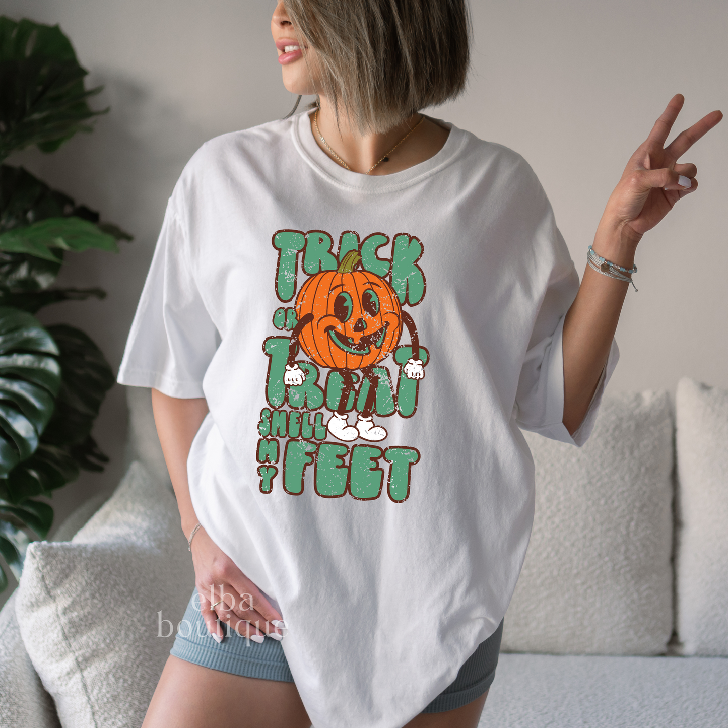 Trick or Treat Smell my Feet Cute Halloween T-Shirt