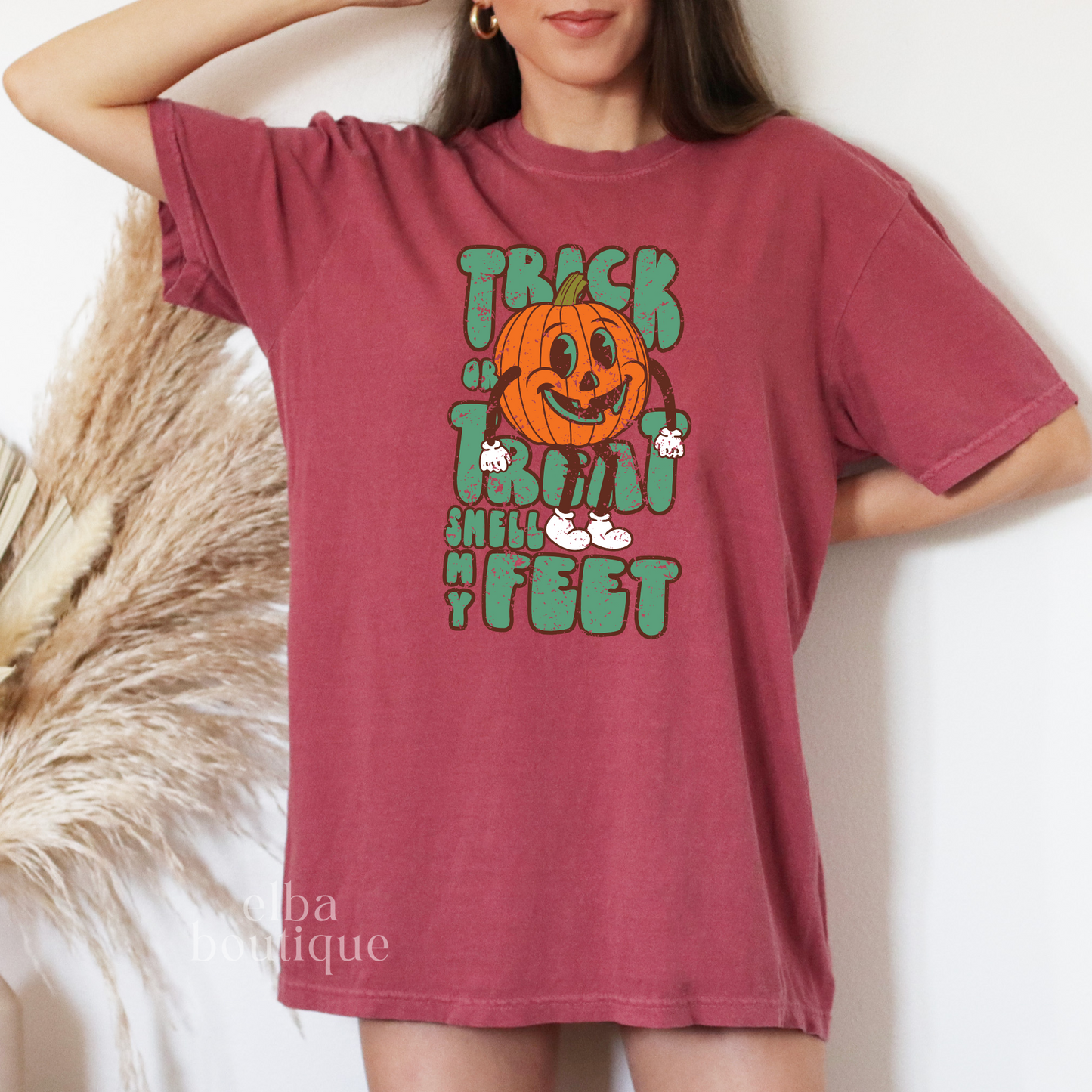 Trick or Treat Smell my Feet Cute Halloween T-Shirt